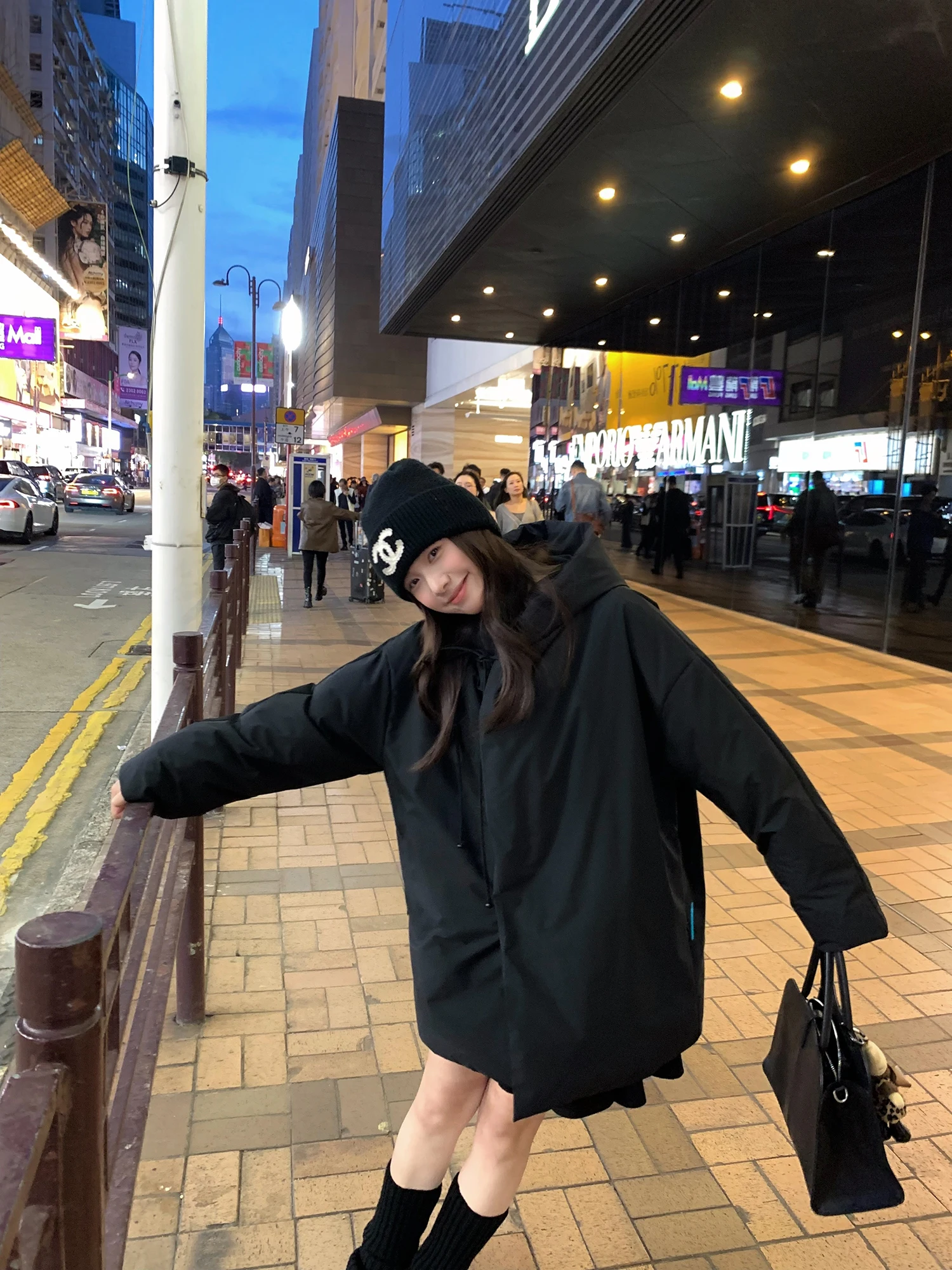 

Пуховик Britney Xiao Jun Jun Bla Label Series с капюшоном и бантом, пушистый, утепленный, из полиэфирного волокна, теплый, женское пальто Clean Fit