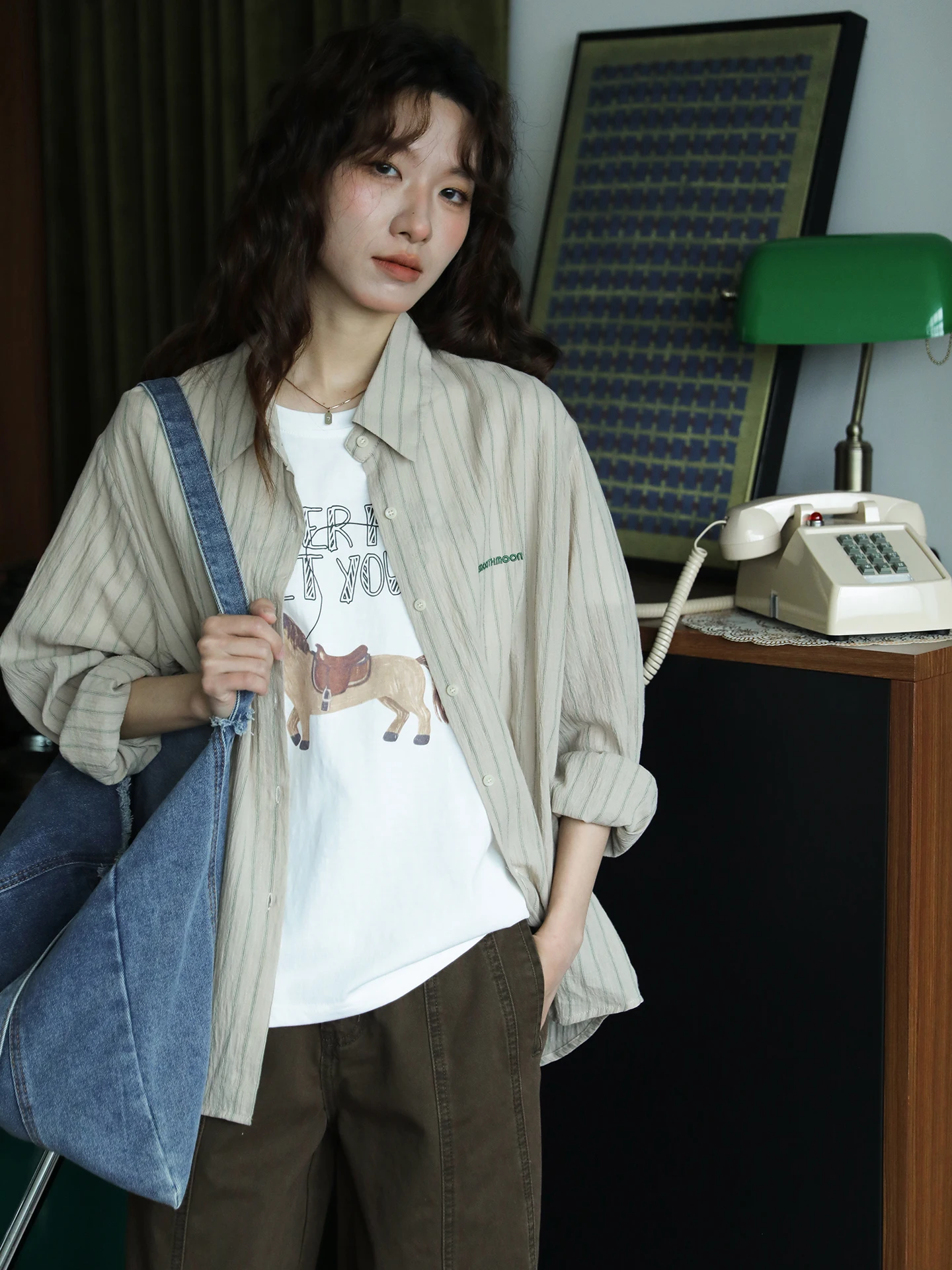 

Светло-голубая весенняя простая полосатая повседневная свободная рубашка с длинным рукавом для женщин, универсальный топ с отложным воротником из дышащего хлопка