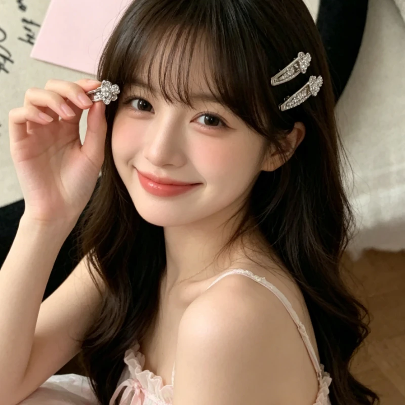 

Elegant Saturn Rhinestone Metal Hair Clips, Decorative Side Bang Barrettes, Fashion Hair Accessories for Women Girls Daily