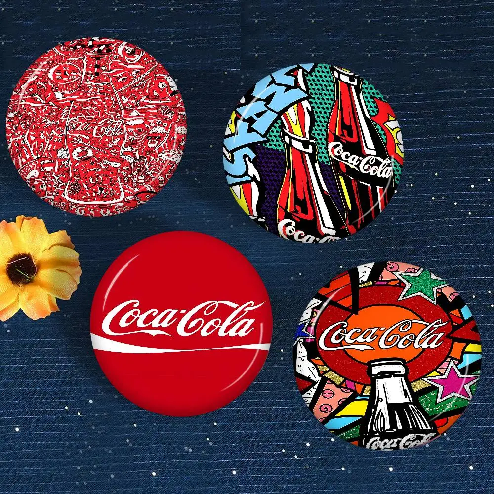 Broches de la Serie Cute de Coca-Cola Vintage de 58 mm, Divertidos Insignias con Dibujos Animados de Animales, Accesorios de Regalo para Mochilas y Ropa