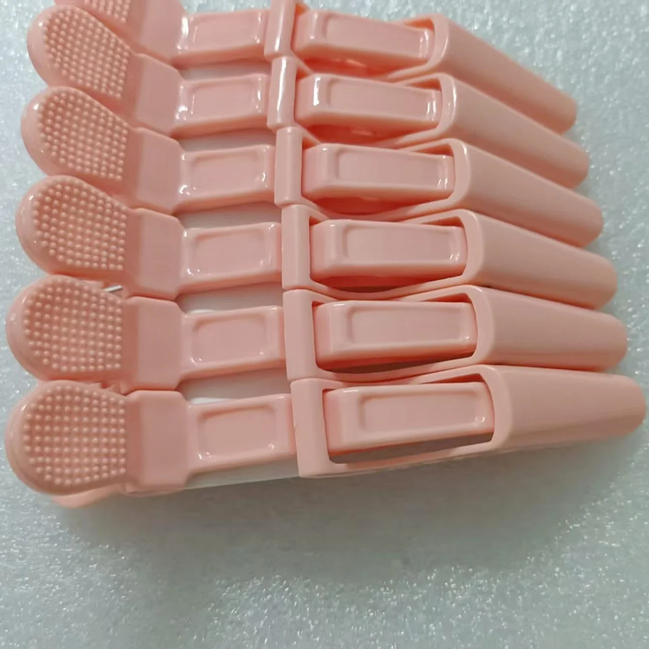 6 Pieces Plastic No Trace Hair Clips for Styling Assistance Hair Cutting Hairdresser Hair Dye