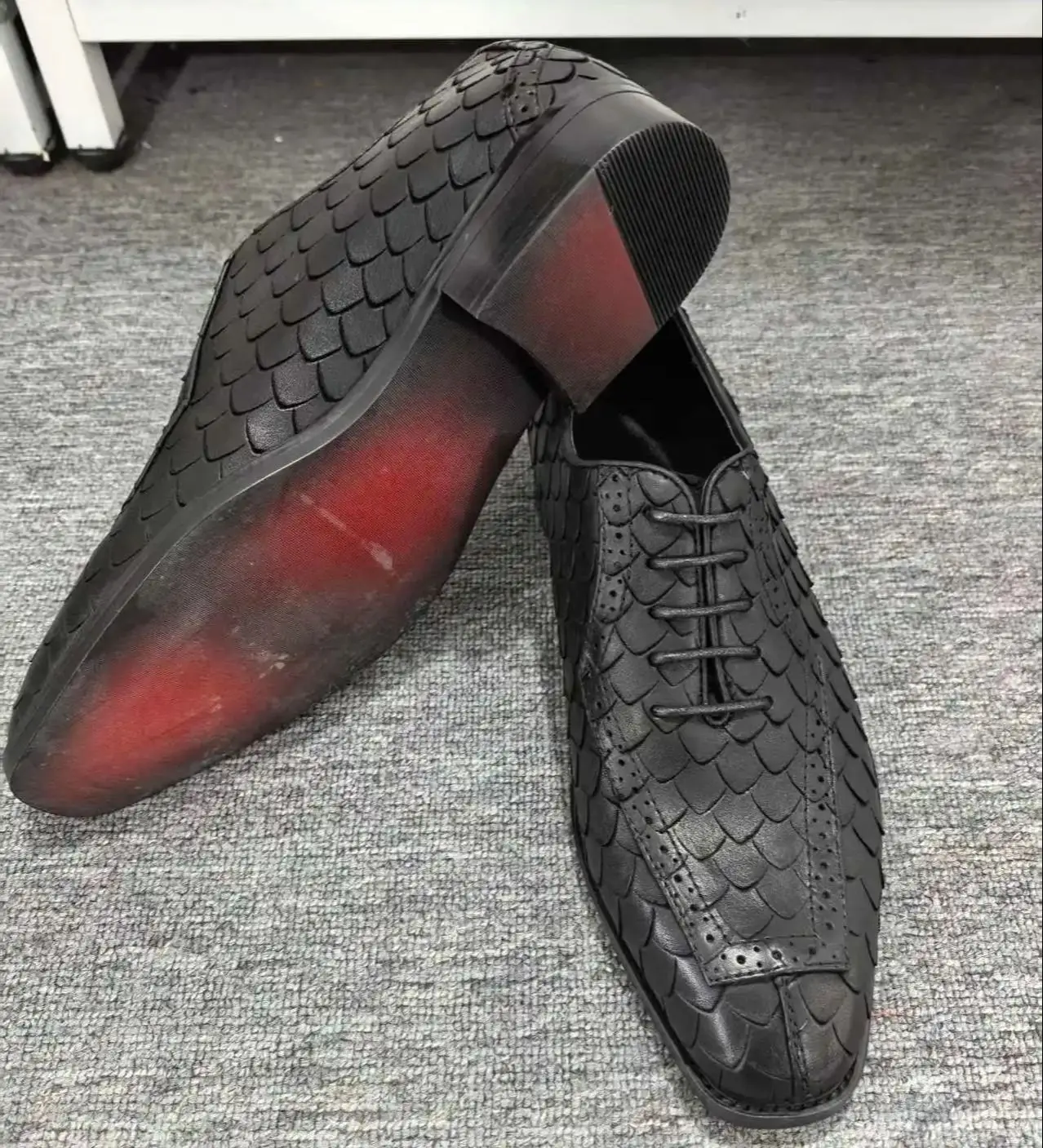 

Деловые джентльменские туфли на шнуровке с квадратным носком, Zapatos Para, свадебная вечеринка, банкетные модельные туфли, черные кожаные мужские туфли в форме рыбьей чешуи