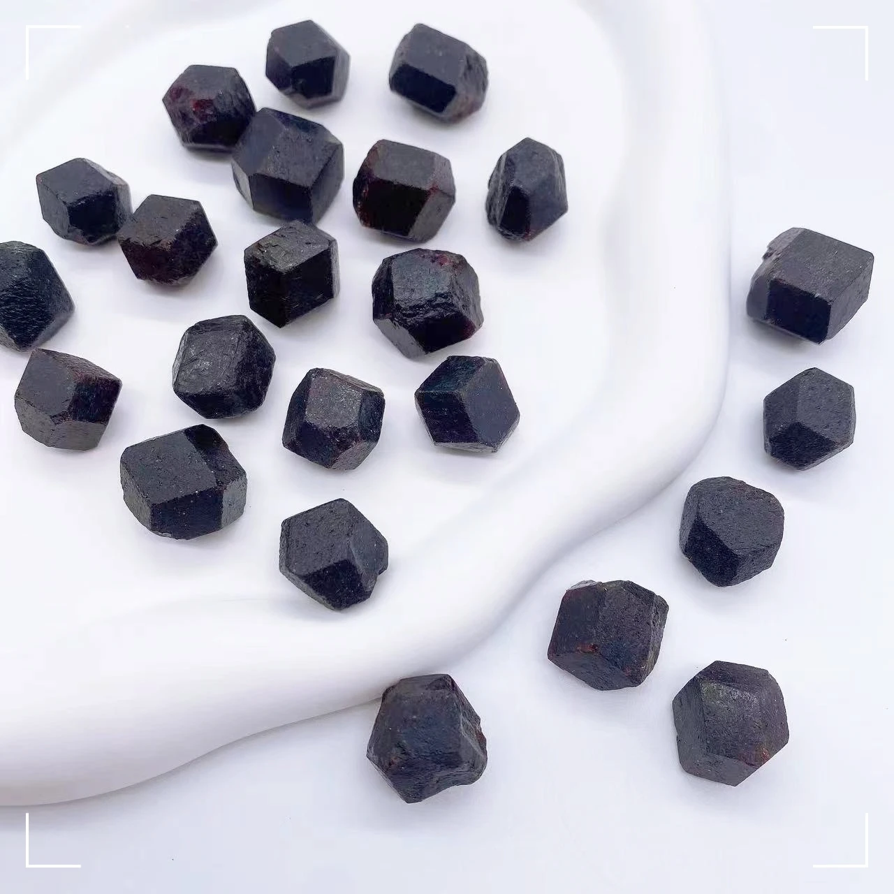 Natural Stone Red Garnet Crystal Rough Stone Gemstone Mineral Raw Stones Specimen Crystal Energy Healing Home Decor Gifts