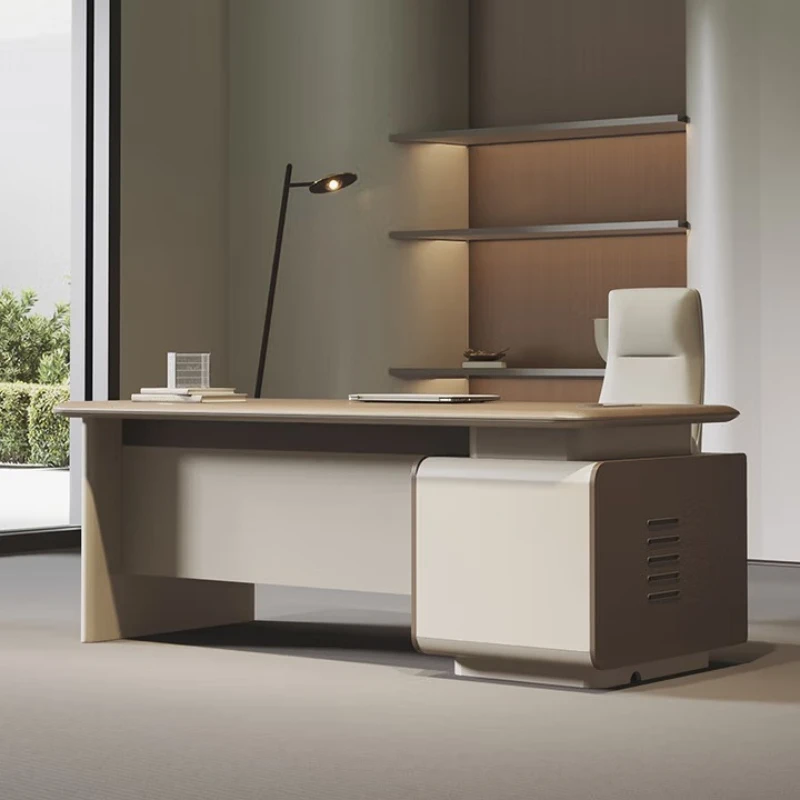 

Комплект офисной мебели: стол и стул. Современный офисный стол для руководителя.