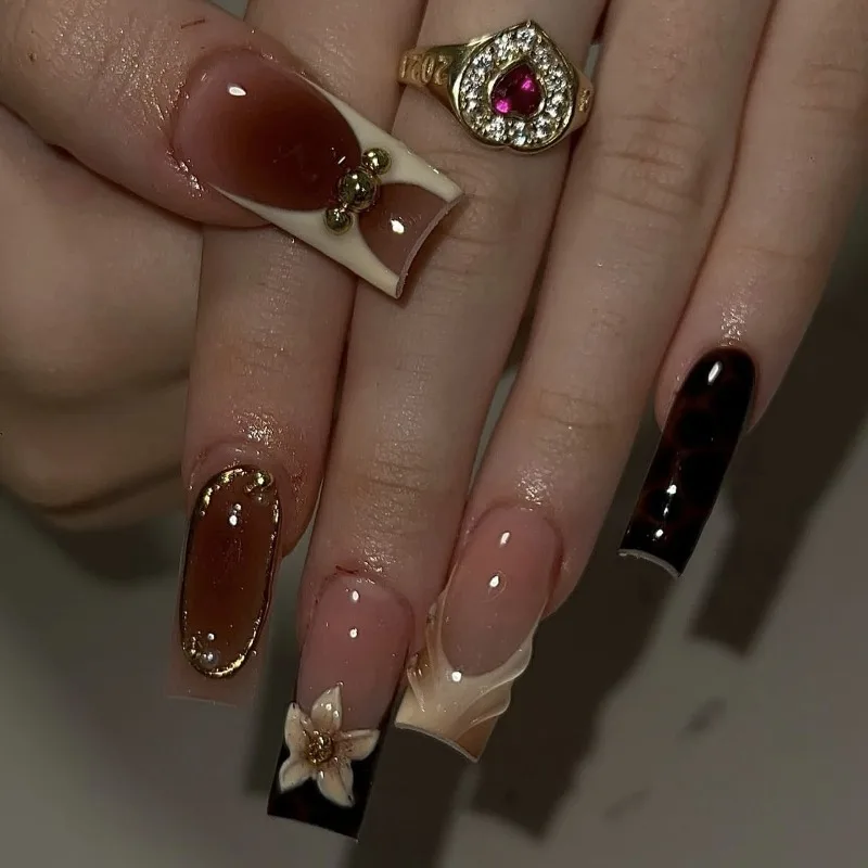 

24PCS Retro Brown French False Nails 3D Carved Flowers Medium Square Fake Nails with Golden Patterns High Quality Nails Press On
