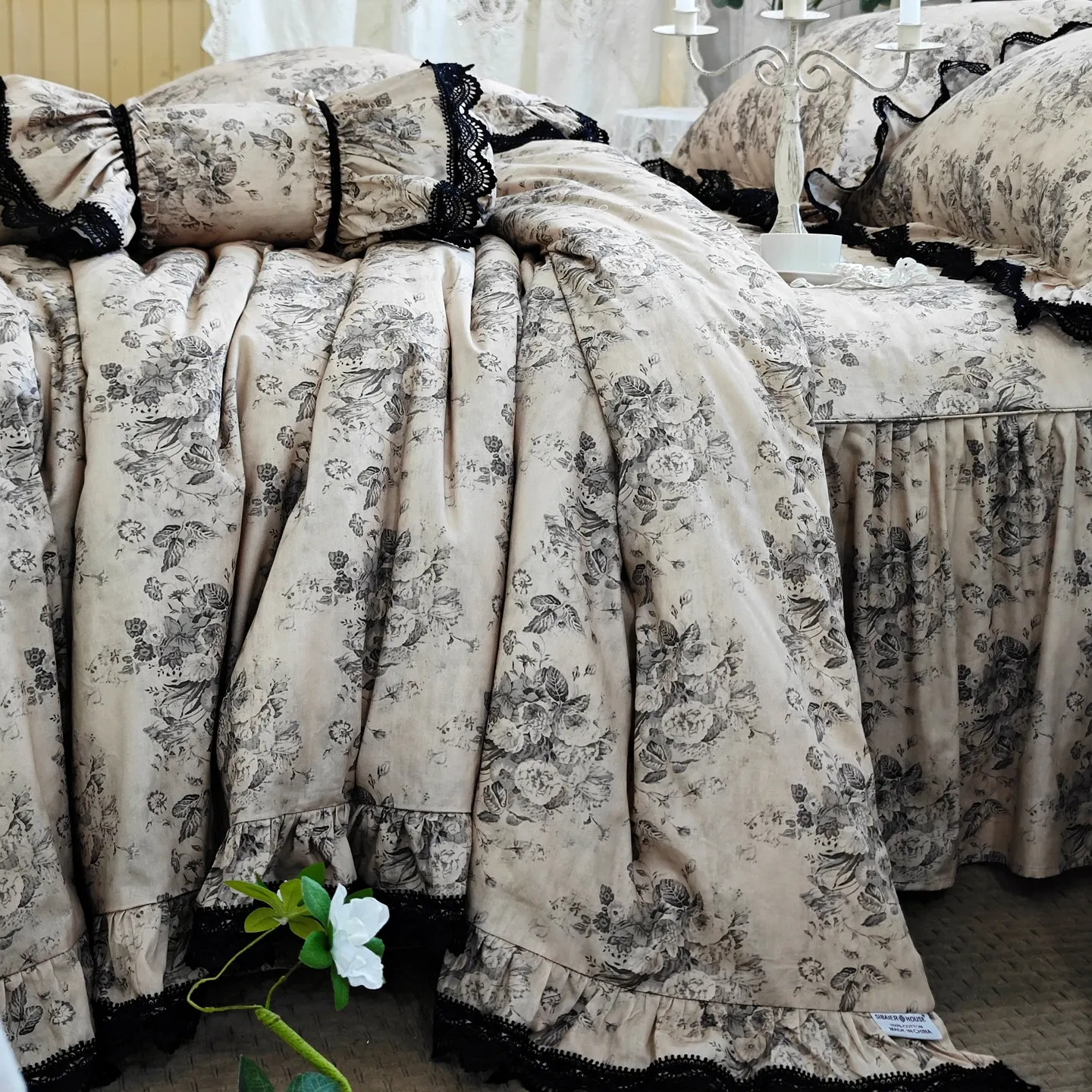 

Romantic Vintage Black Rose Bedding Set, French Princess Style Lace Ruffle Complete 4PCS Duvet Cover Set, Country Floral Design