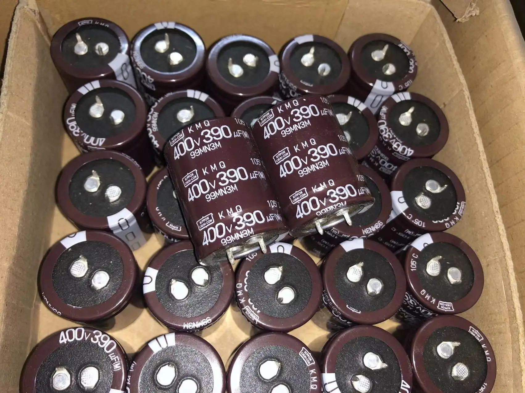 

Алюминиевый электролитический конденсатор 2024 390uF 400V NIPPON NCC серии KMQ 30x40 мм сверхкомпактный 400V39 0uF