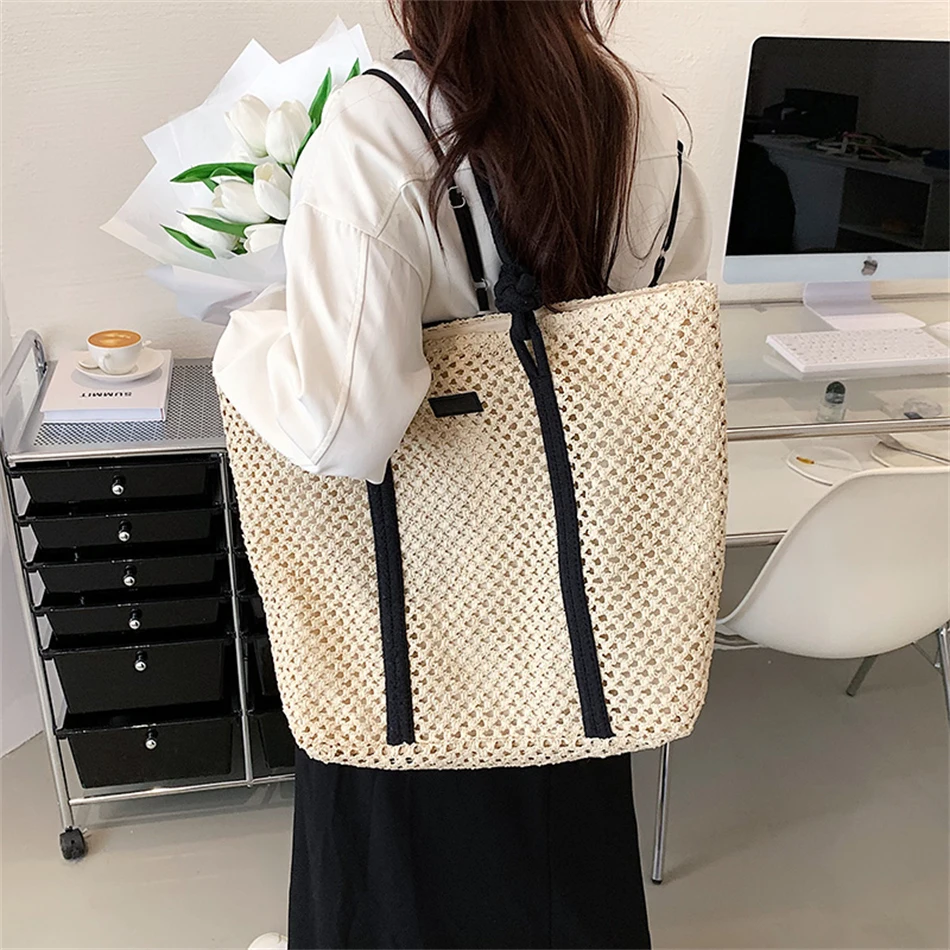 Trendy Straw Women Tote Bag Luxury Designer 2022 Rattan Woven Handbags Handmade Travel Shopper Shoulder Bag Casual Beach Bag New