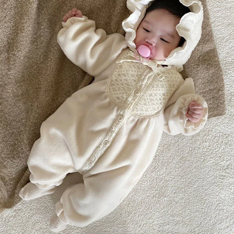 Barboteuse Bébé Fille Manches Longues – Cœurs Imprimés + Nœud Papillon, Pyjama Capuche Tout-en-Un Adorable