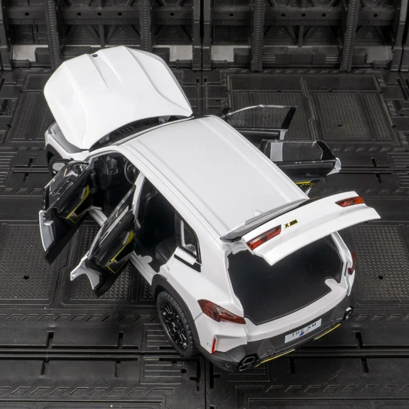 1:24 BMW XM liga modelo de veículo off-road coleção de ornamentos de carro menino brinquedo porta e capô porta-malas podem ser abertas.