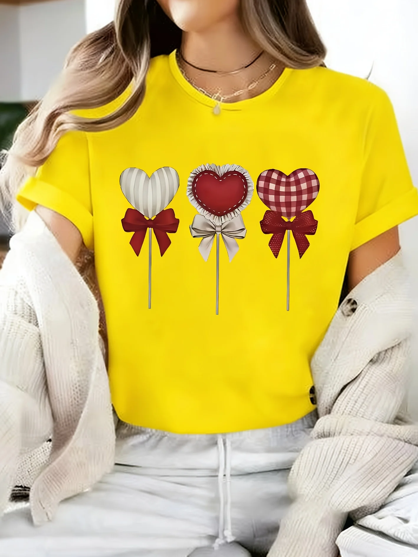 Women's Romantic Heart-shaped Lollipop Paired with Bow Pattern Print Casual Round Neck T-shirt Romantic Love Print T-shirt