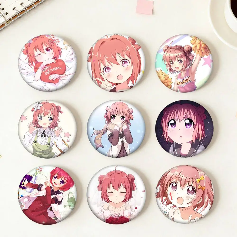 Anime Yuru Yuri Akaza Akari Rundes Abzeichen Anstecknadel Rucksack Kleidung Schmuck Accessoires Geschenk Brosche