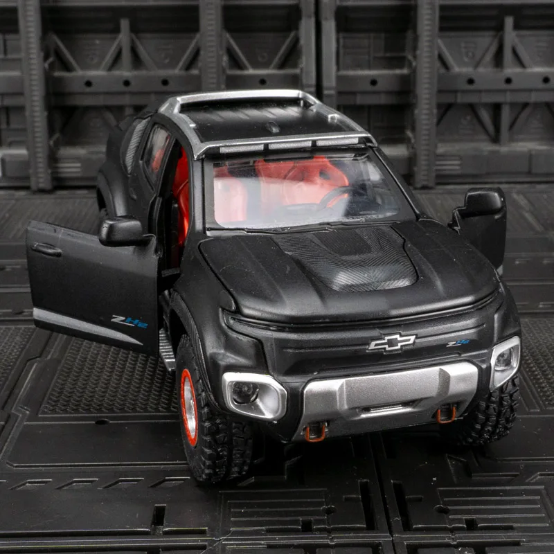 Chevrolet Colorado ZH2 modelo de coche de aleación, juguete de Metal fundido a presión, vehículos todoterreno, modelo de coche, colección de sonido y luz, regalos para niños, 1:32