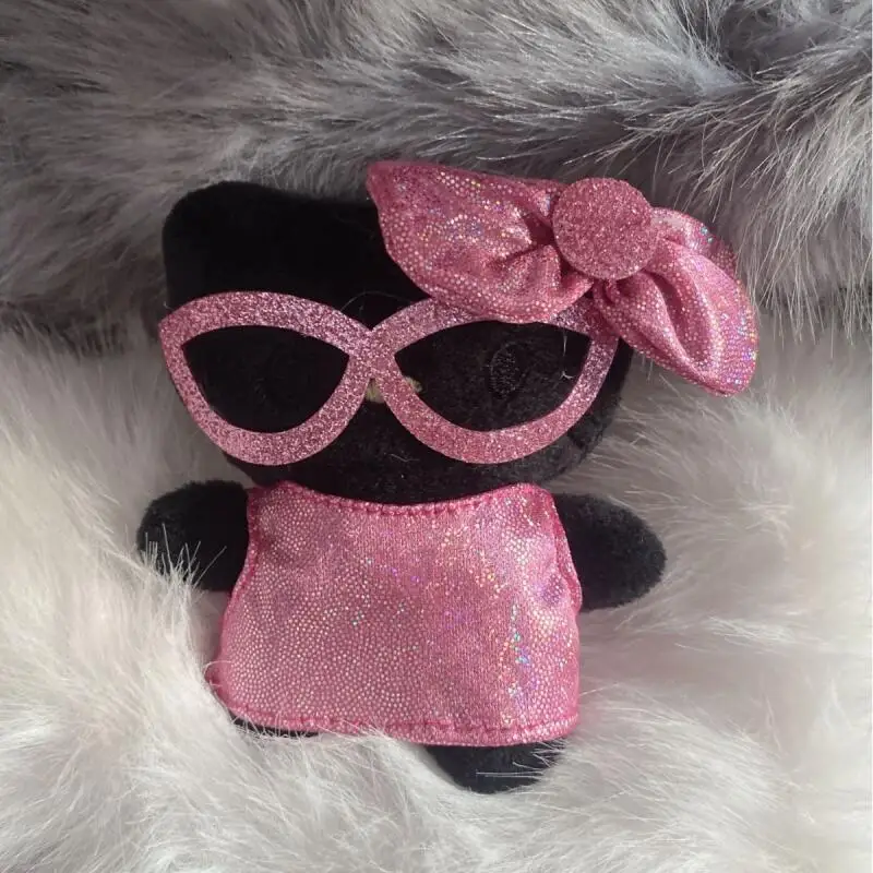 Sanrio Hellokitty Peluche Ornamento Cartone Animato Kawaii Hawaiano in Pelle Nera Peluche Ciondolo per Auto Studente Zaino Portachiavi Regalo per Bambini