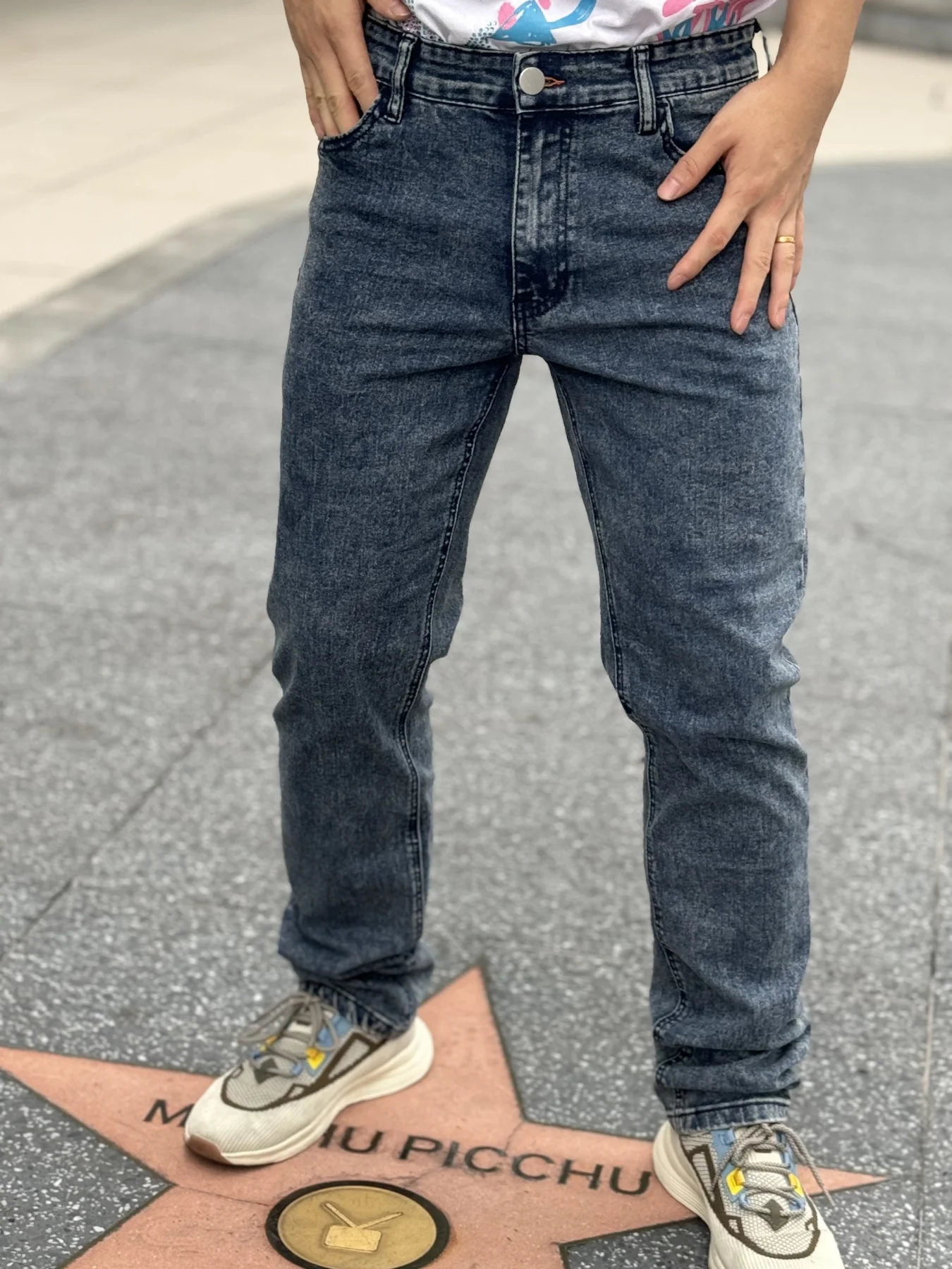 

Fashionable Men's Jeans Lightly Distressed And Aged Look Casual And Business Appropriate Suitable For All Four Seasons