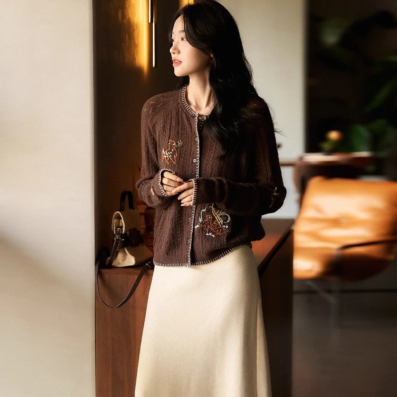 Birdtree, Cardigan tricoté 90% laine de mouton 10% cachemire, pull à manches longues et col rond brodé pour femme, manteau d'automne 2025 T5O729JF
