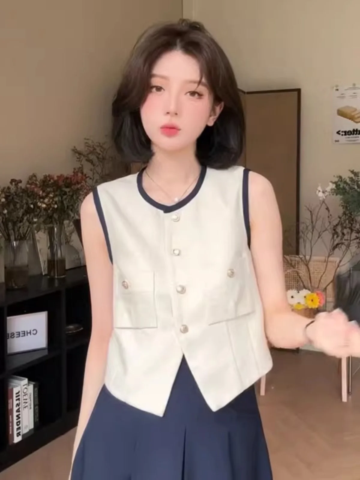 

Summer Short Sleeveless round Neck Vest Women's Small Fragrance Style Elegant Shoulder Reduction Outerwear Top