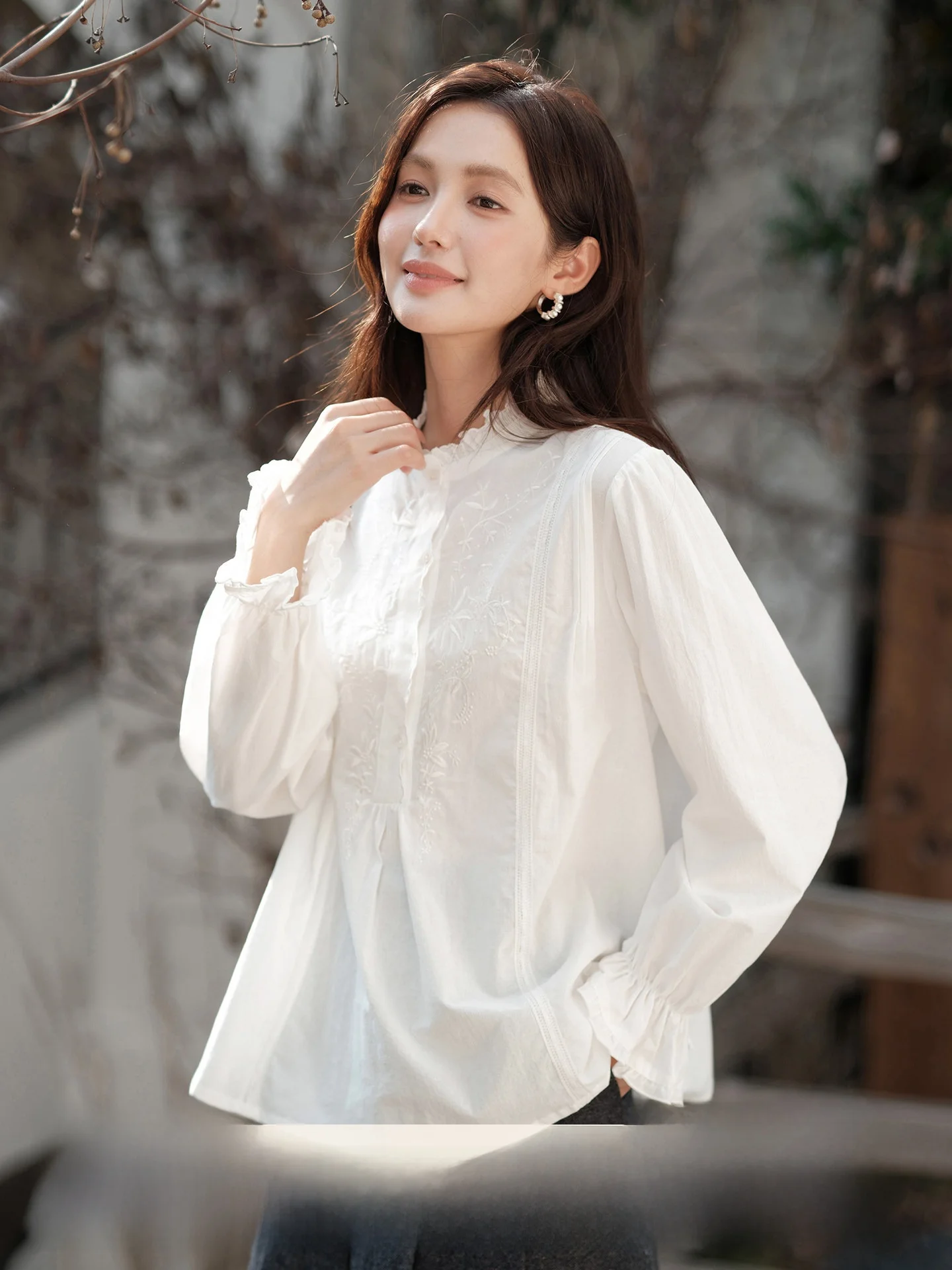 

Ele White Embroidered Long Sve irt Women's Inner Wear Petal Collar Lace Trim Cotton Casual Faion Design irt