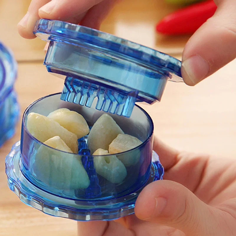 1pc Garlic Press, Kitchen Grinding Mill, Ginger Garlic Crusher, Multifunction Garlic Press, Kitchen Accessories, Random Color