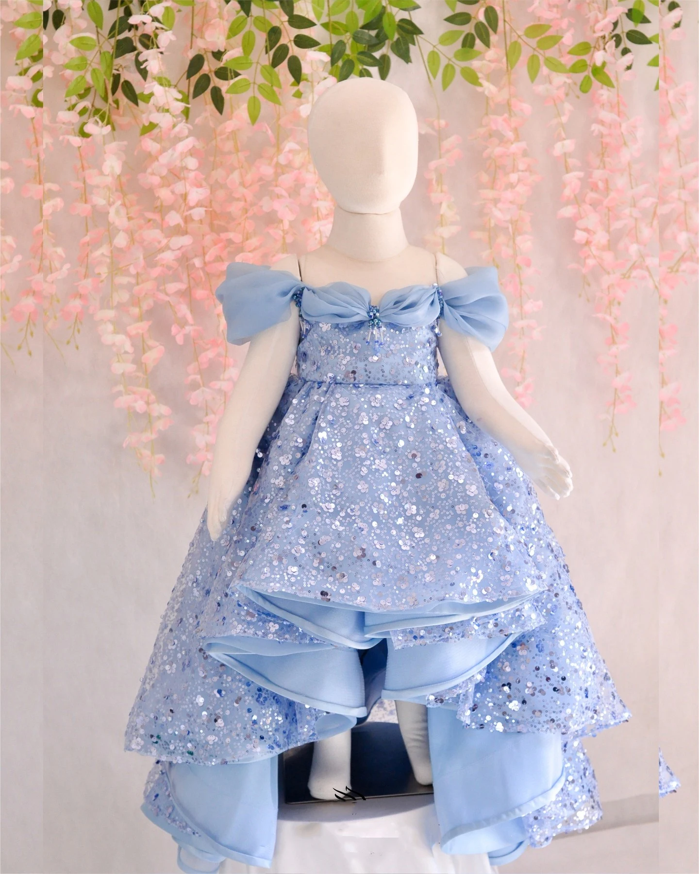 Vestidos de flores de lentejuelas azules para niña, vestidos de boda con volantes, cuentas de purpurina hinchadas con chales, vestidos de baile de fiesta de cumpleaños para niños, 2024