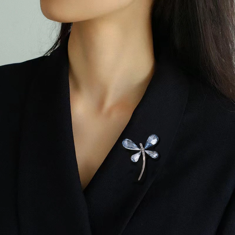 Luxury Super Flash Blue Crystal Dragonfly Brooch Women's Suit Coat Breastpin Corsage Accessories Neckline Fixed Pins Buckle 6159