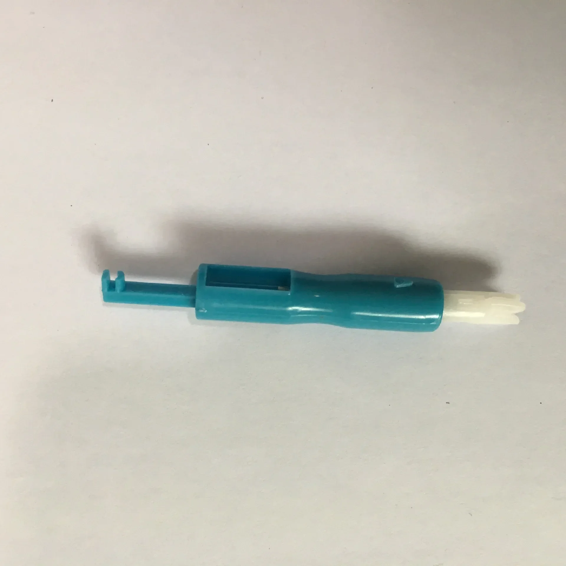 Sewing Machine Needle Threader Stitch Insertion Tool Automatic Threader Quick Sewing Threader Needle Changer Hold Needles Firmly