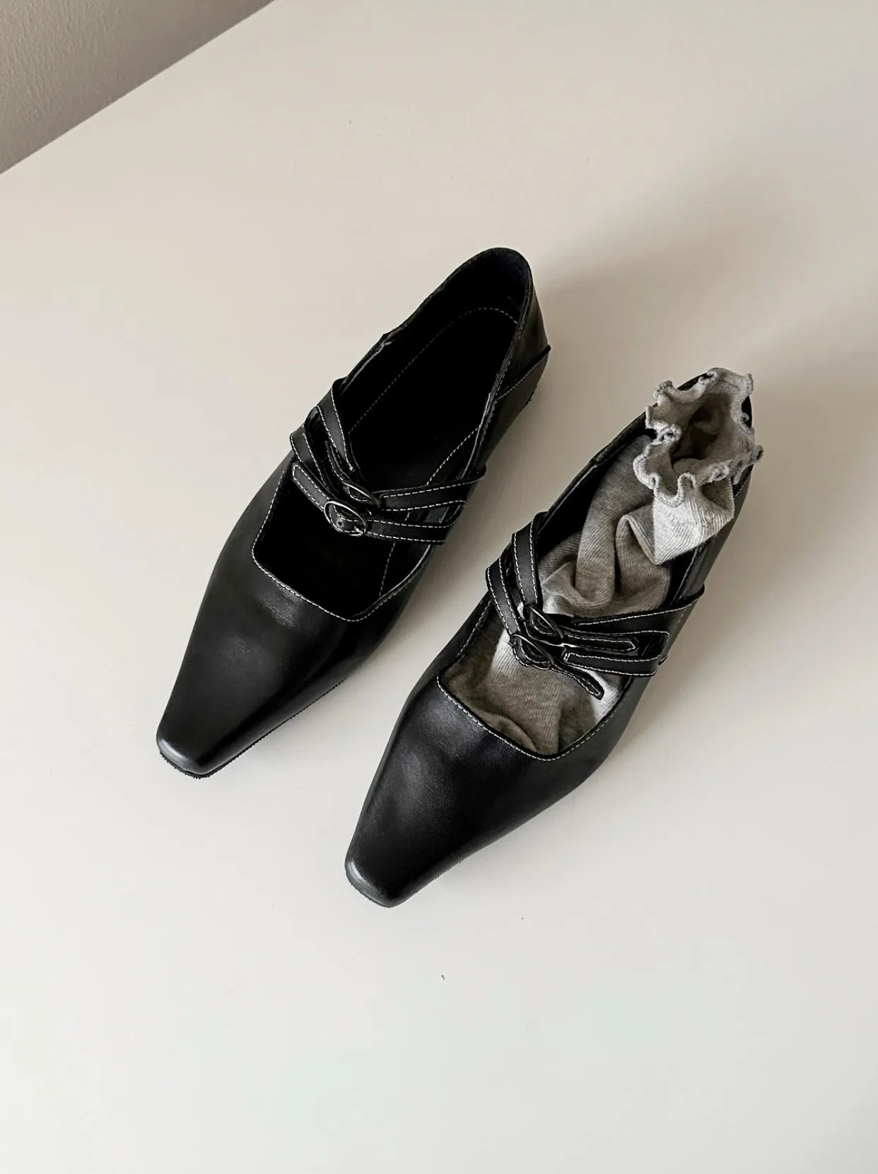 

Women's Black Leather Mary Jane Flats Dual Buckle Straps Square Toe Timeless Retro French for Office Daily Commute Casual Chic