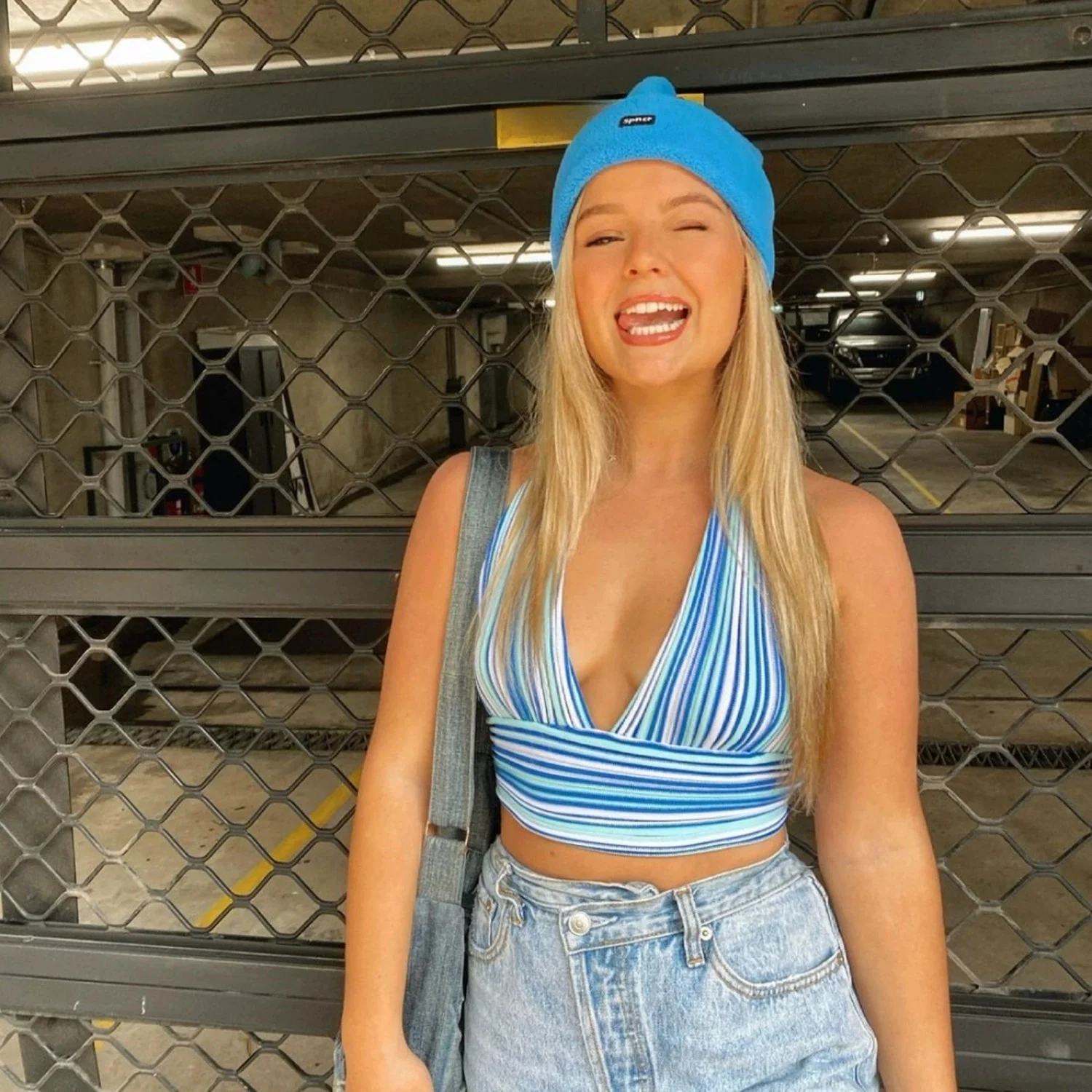 

Elsa New Summer Spicy Girl Vaion Stripe Вязаный жилет для бикини с глубоким V-образным вырезом и ремешком Простой хлопковый нейлоновый ор Sle