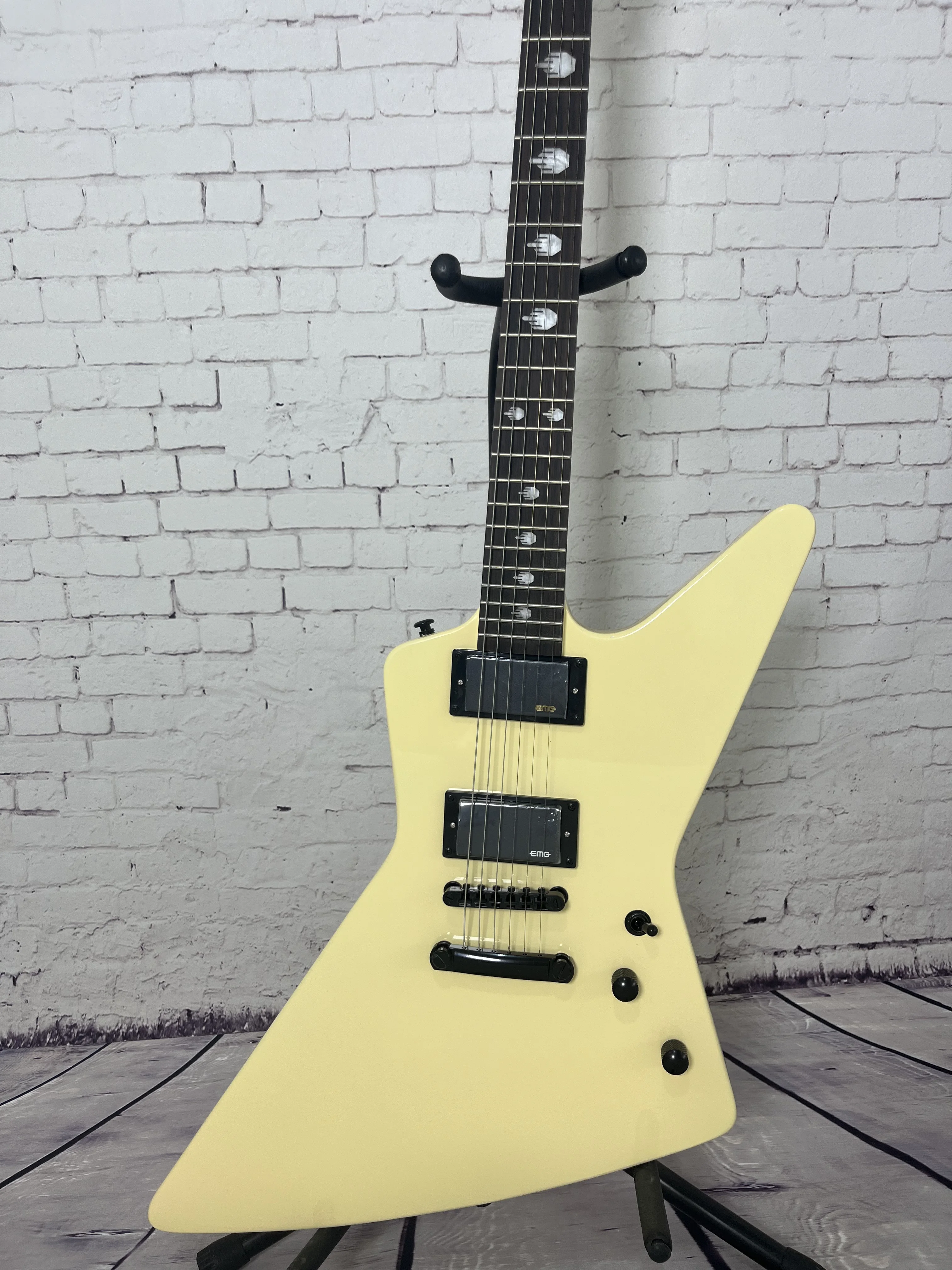 Retro Milk White E-shaped Electric Guitar Solid Wood Body  Dual High-power Pickups, Matte Black Hardware Free Shipping