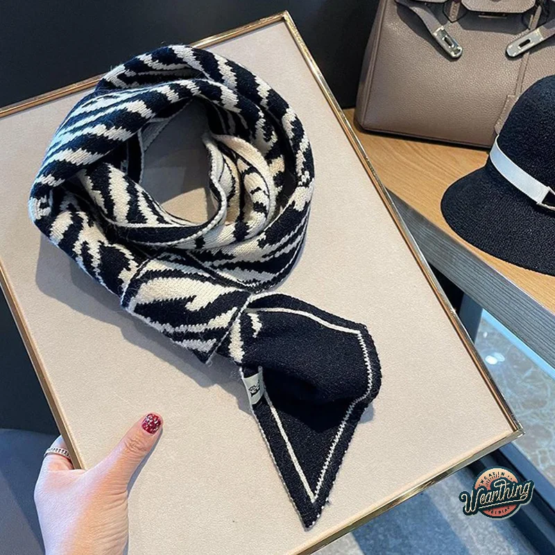 Women's Fashion Plaid Small Scarf Women's Autumn And Winter Warm And Stylish Neck Scarf Temperament Versatile Scarf