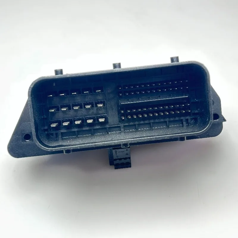 1PCS 2359790-1 original 67 hole automotive computer board plug pin socket board end