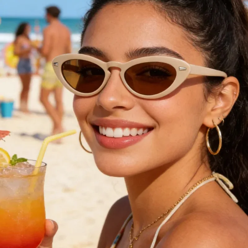 Neue Vintage Cat-Eye-Sonnenbrille Retro Kleiner Ovaler Rahmen Farbige Gläser für Damen Sonnenbrillen