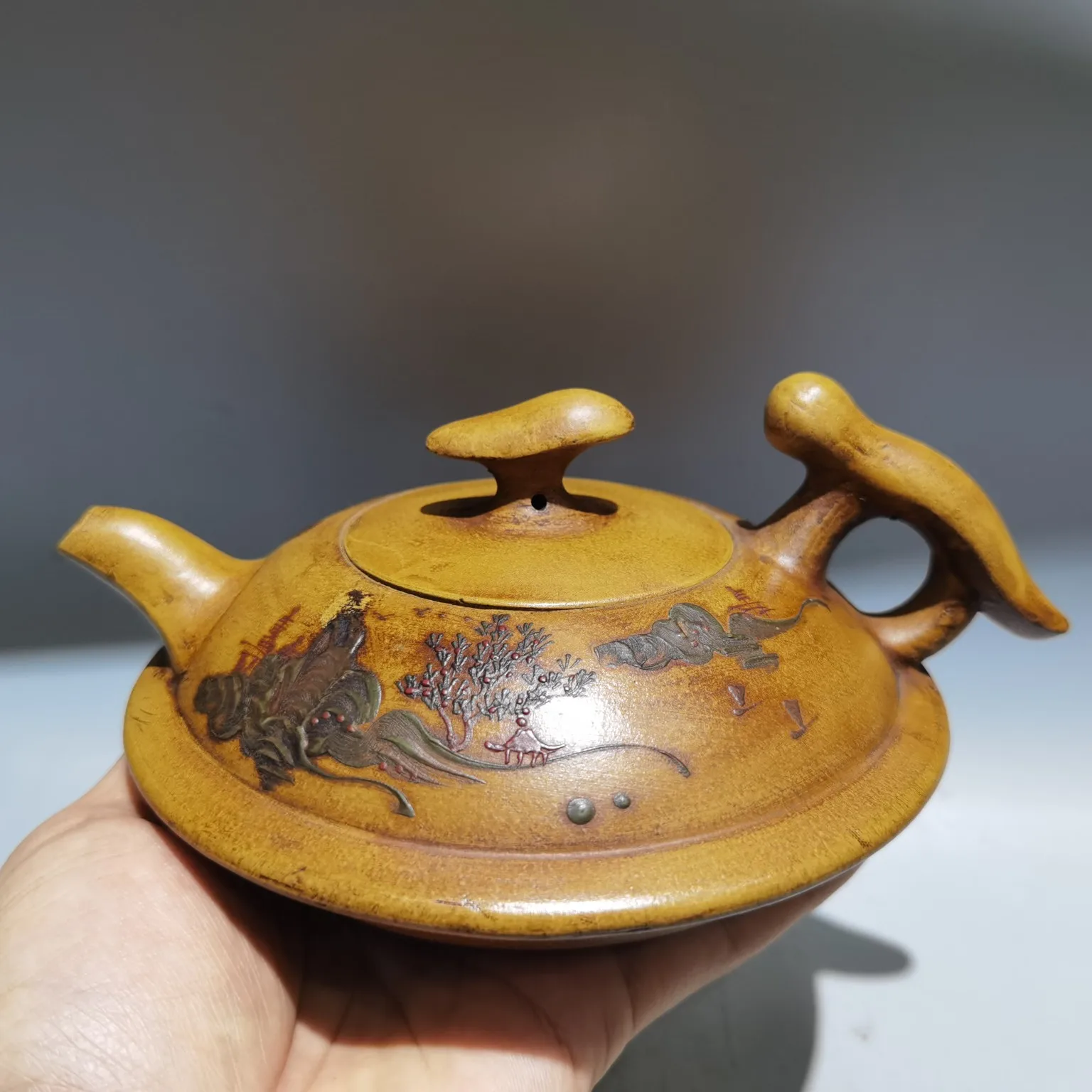 

Antique collection Item Name: Clay-painted Water Flat Pot Base Mark: Chen Mingyuan