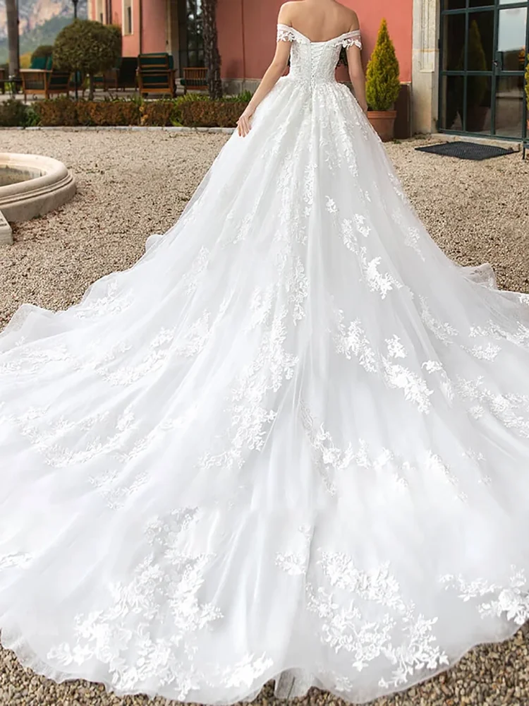 Elegant  Exquisite Lace Design Cathedral Train Bride Wedding Dress V-neck Off The Shoulder Wedding Dresses Customized