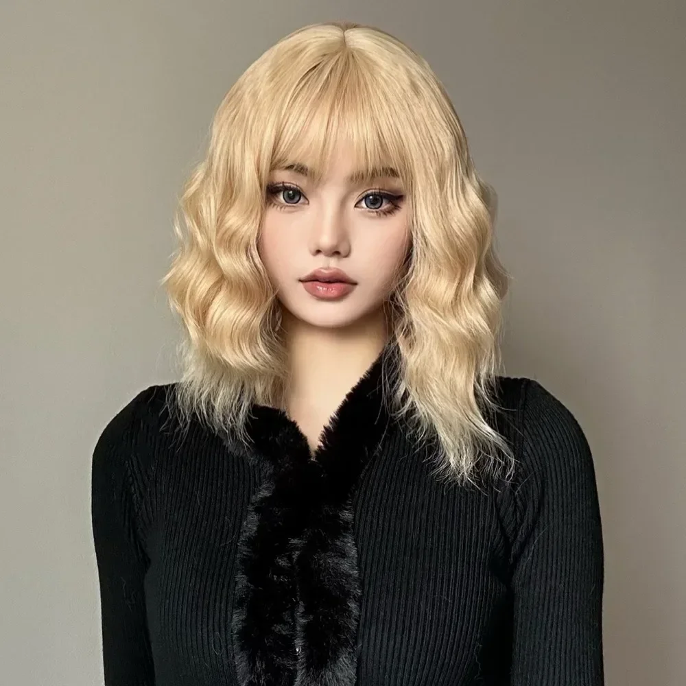 

Woman wigs Ombre Blonde Short Wavy Cosplay Lolita Wigs with Bangs Light Platinum Bob Synthetic Hair Wig for Women Heat Resistant