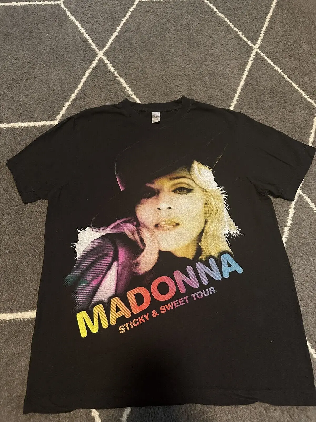 

Madonna sticky sweet tour shirt Sz L 2008 tour - Great Condition!