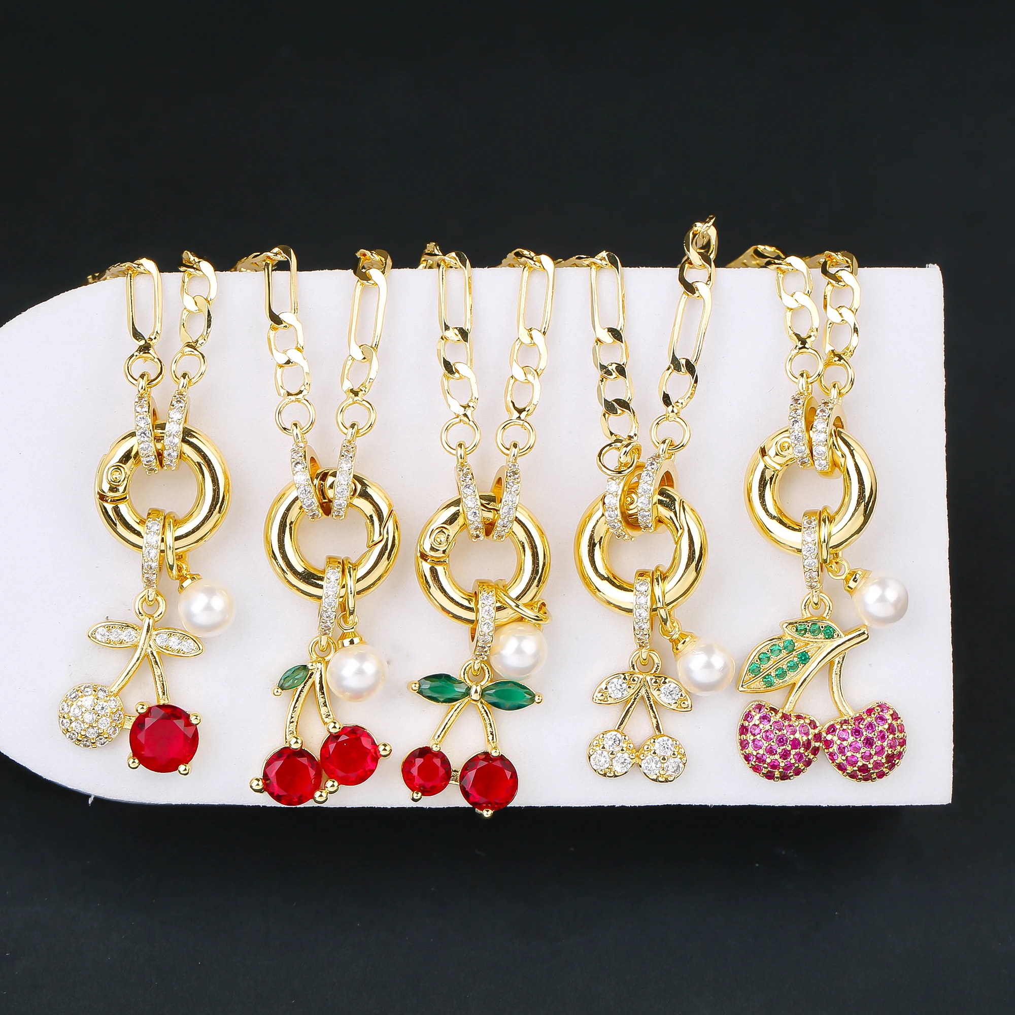 

Luxury Sparkling Crystal Zircon Cherry Strawberry Pendant Pearl Necklace for Woman Fashion Trend Girl Party Fruit Neck Jewelry