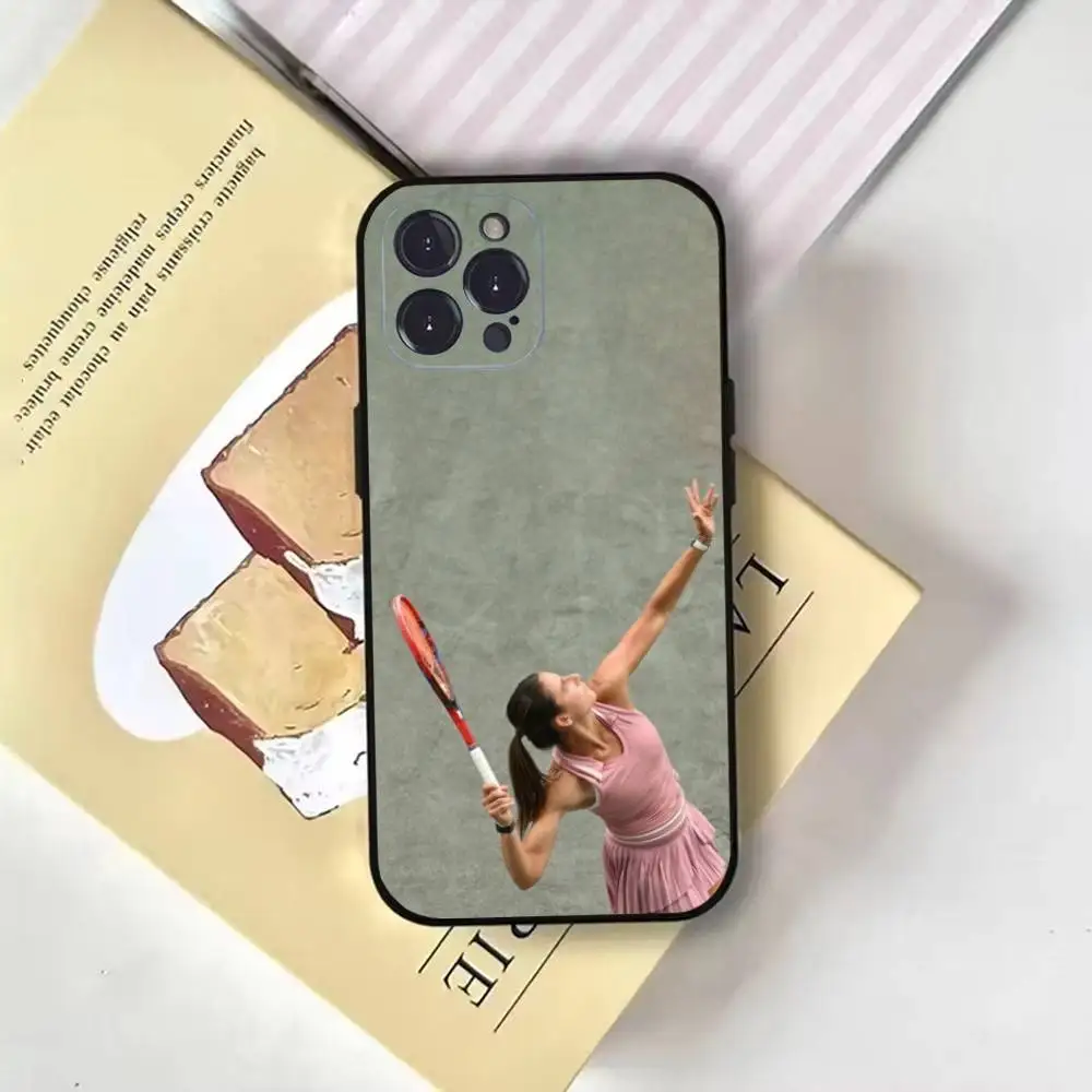 テニス エマ・ナバロ iPhone16,15,14,13,12,11 Plus,Pro Max,XS,X,XR,SE,Mini,8,7用 ソフトブラックカバー 携帯ケース