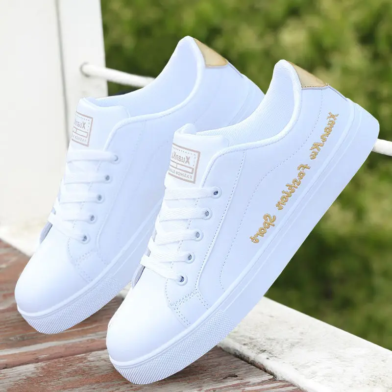 2022 Autumn Men Casual Shoes Winter Men\'s Board Shoes Light Sports Shoes Men Tennis Sneaker Soft White Shoes Male Flat Shoes