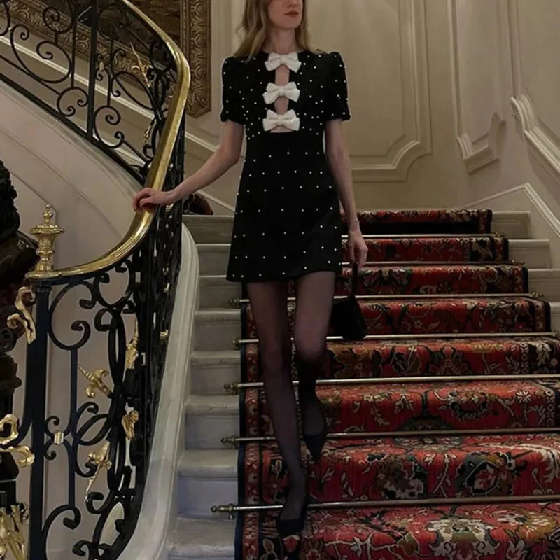 فستان قصير بأكمام منتفخة مزين على شكل قلب من حجر الراين الأحمر للنساء أنيق بفيونكة عالية الخصر فستان أنيق للحفلات المسائية للسيدات