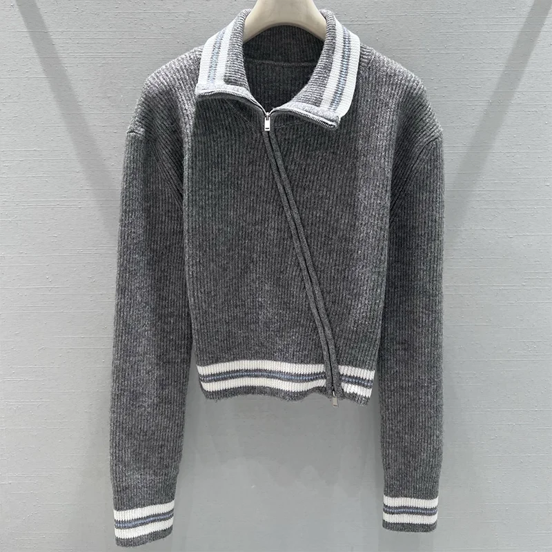 

Высококачественный трикотаж с вышитым логотипом, женский кардиган с диагональной двойной молнией, облегающий свитер 25122707