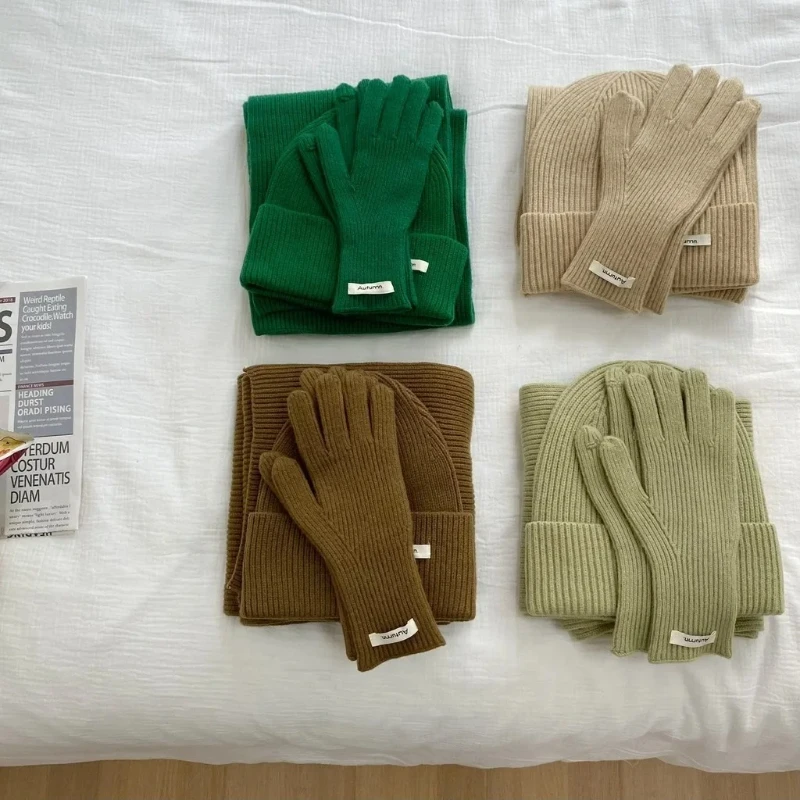 

Женская вязаная шапка из 3 предметов, комплект перчаток, зима 2026, модные однотонные теплые осенние цвета, зеленый, синий, красный, милый