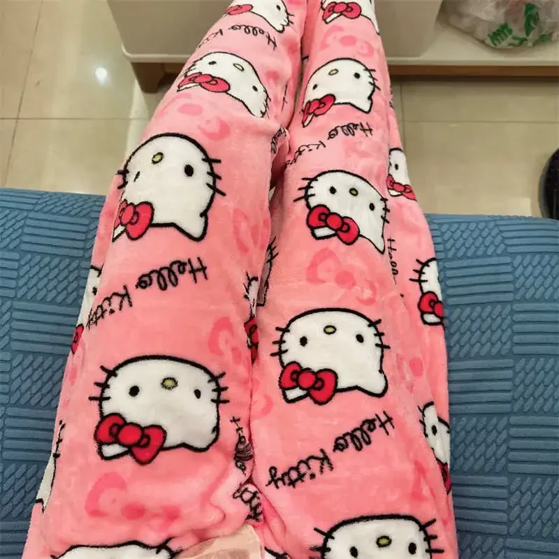 Verdicken Sie Hello Kitty Pyjamahose Sanrio Anime Fleece Doppelter elastischer Stoff Weiche Hose Damenhose Cartoon Geburtstagsgeschenk
