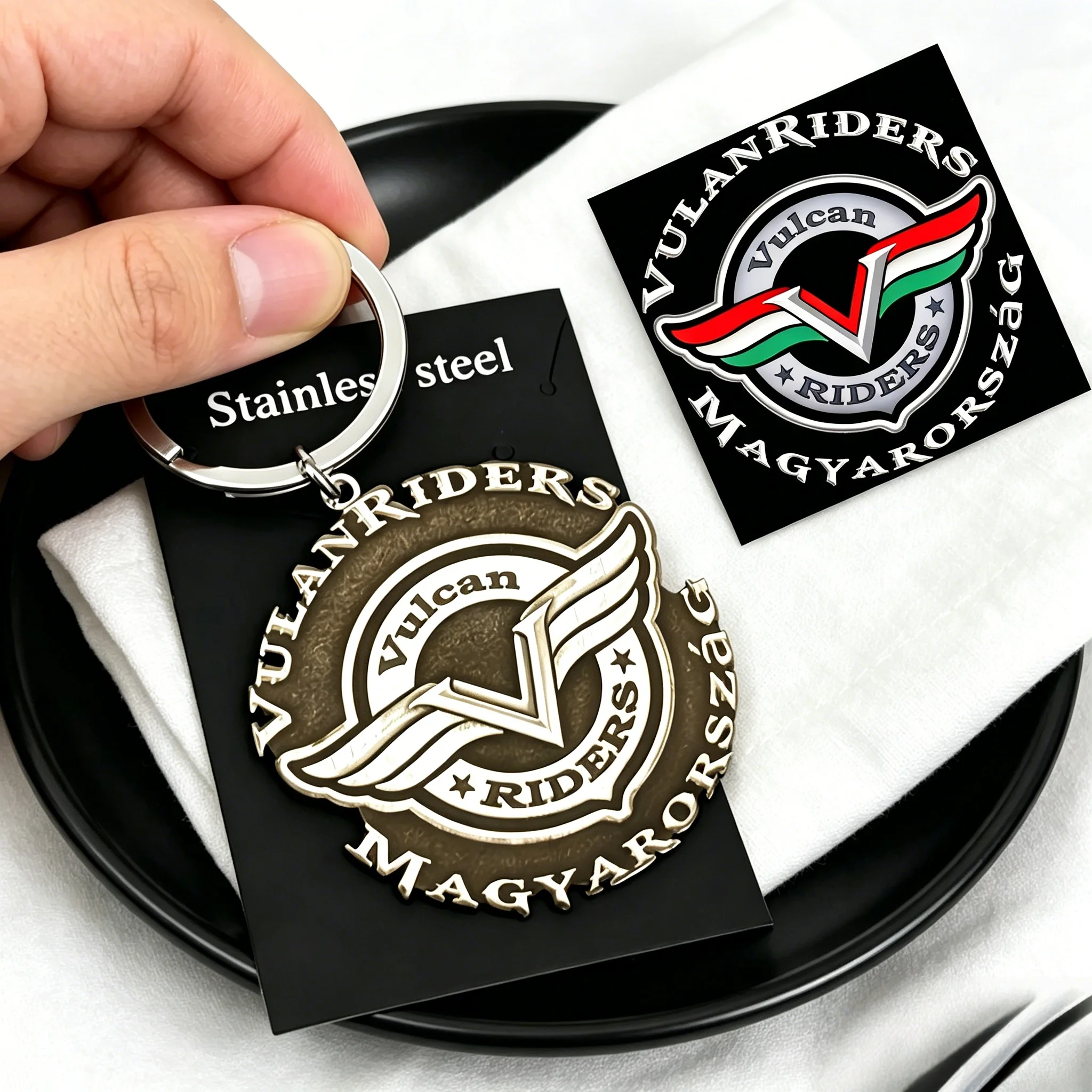 Custom Logo Keychain Vintage Personalized Club Emblem Keyring Stainless Steel Motorcycle Rider Key Chain Men Jewelry Gift
