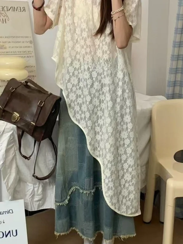 เสื้อคลุมลูกไม้หลวมๆ สำหรับผู้หญิงช่วงฤดูร้อน ดีไซน์เก๋ไก๋ ไม่สมมาตร หวานซ่อนเปรี้ยว ทรงกลม แขนสั้น ความยาวปานกลาง