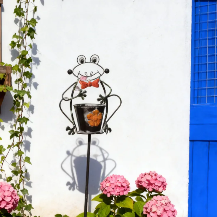 Cross-border flower pot wrought iron retro ground insert outdoor courtyard garden decoration frog with flower bucket creative
