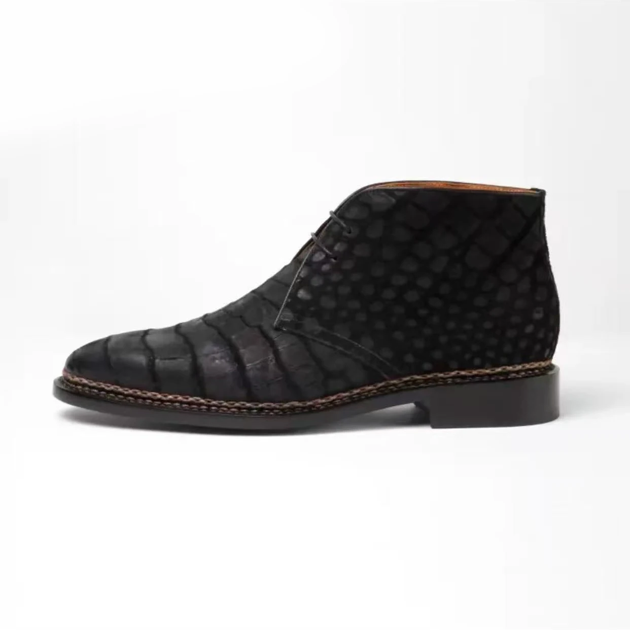 Chue neue Herrenschuhe, formelle Herrenschuhe, Hochzeits-, Business- und Büroschuhe, Stiefel für Herren, matte Krokodilschuhsohle. – Detail 10