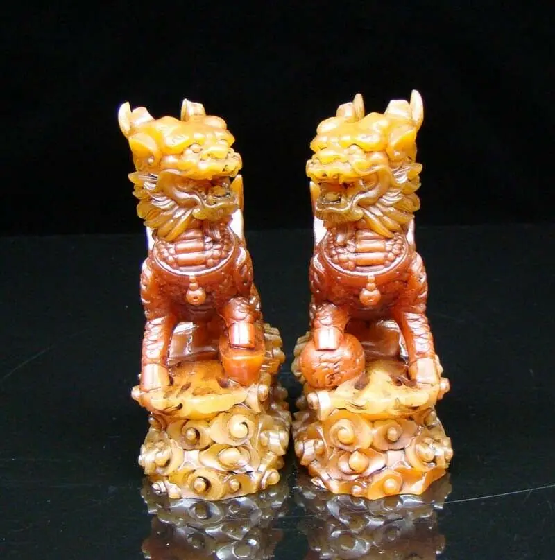 

A pair Chinese Shoushan Stone Jade Handmade Carved Statue Lion Exquisite home decor