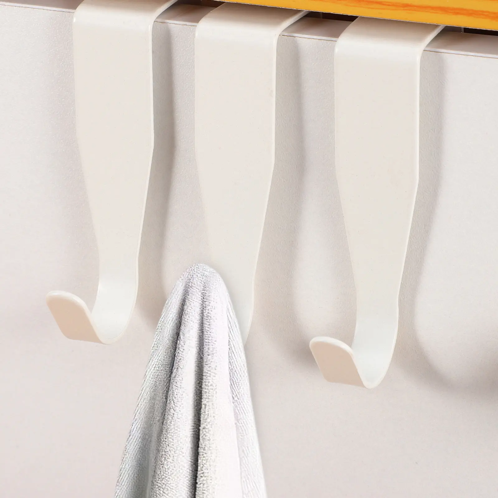 

16Pcs Over Cabinet Door Hooks Heavy Duty No Drill Door Hangers for Bathroom Kitchen Towels Coats Universal Hanging Organizer