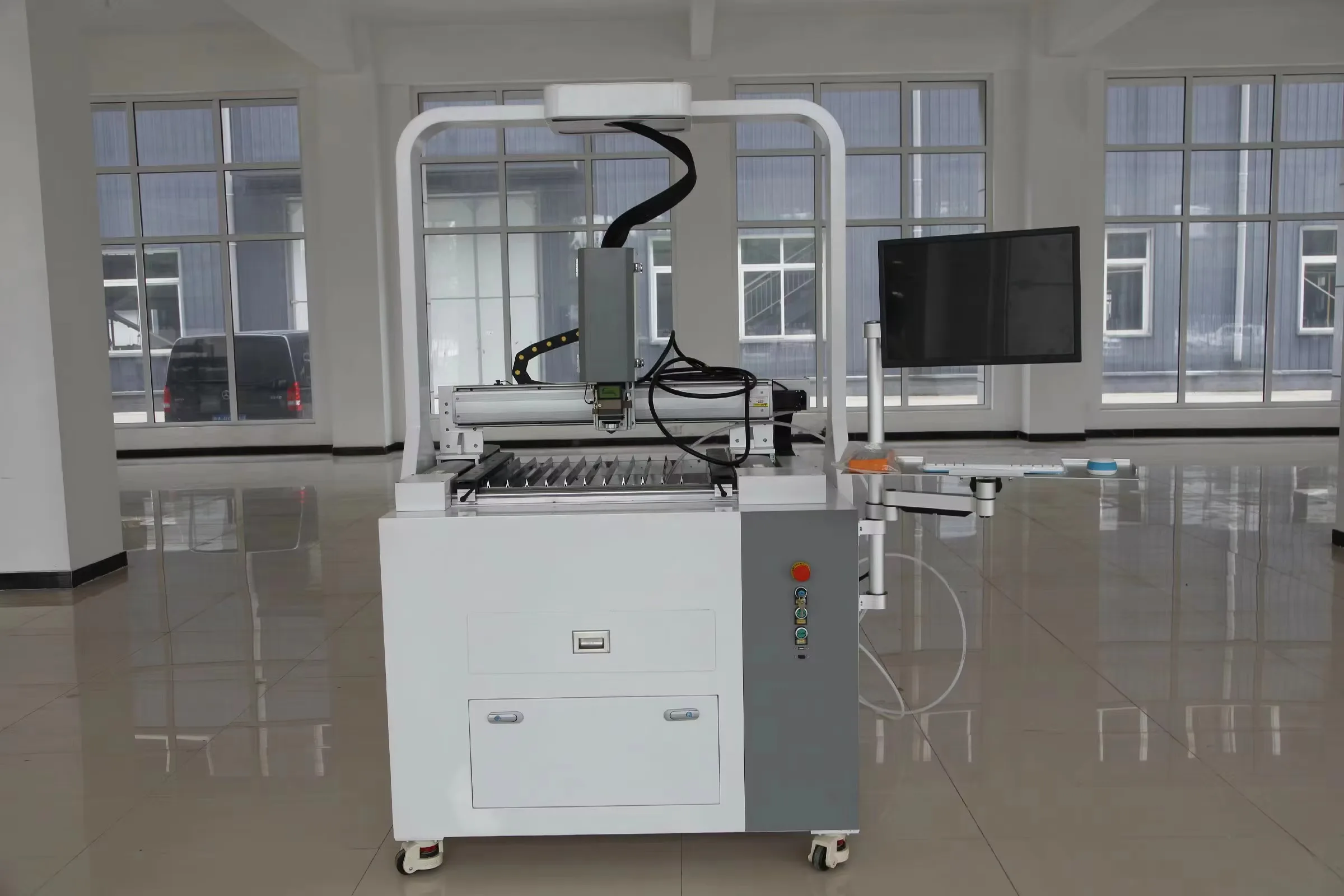 Ruijie Mini Ukiran Logam Penutup Penuh Pemotongan Laser Serat Kebisingan Rendah 600*600Mm